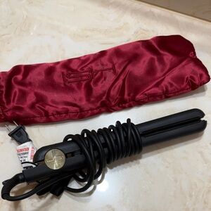 HSI Black Hair Straightener with Red Pouch
